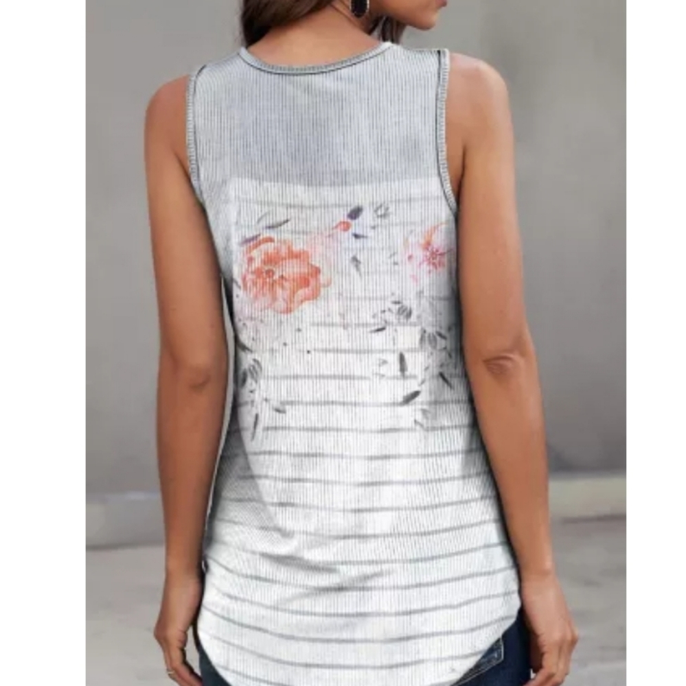 ♥️New Boutique sleevless floral top - Picture 3 of 5